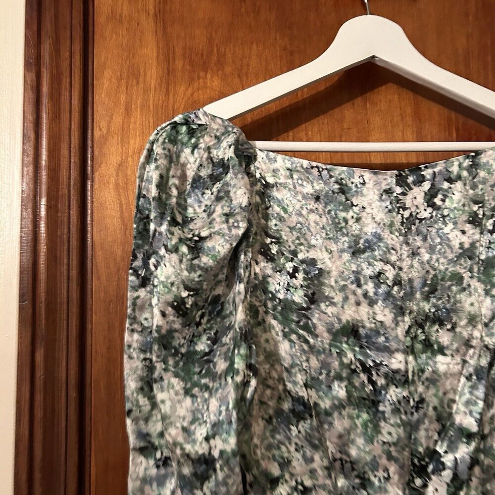 Vince Satin Blouse Green White Floral Square Neck Painted Cropped Women's 8 NWT - Picture 11 of 13